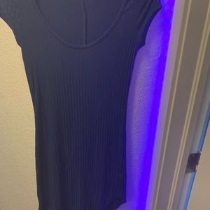 Size small. Ambiance. Blue